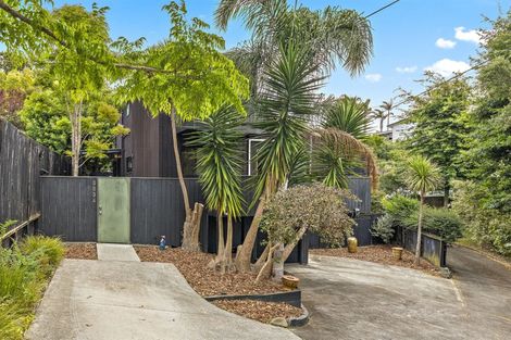 Photo of property in 1/663a Beach Road, Rothesay Bay, Auckland, 0630