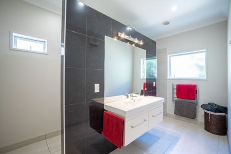 Photo of property in 26 Pahiatua Street, Hokowhitu, Palmerston North, 4410