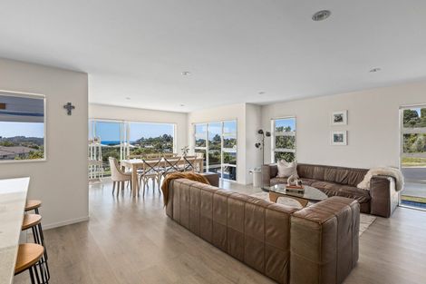 Photo of property in 52 Beachwood Drive, Hatfields Beach, Orewa, 0931