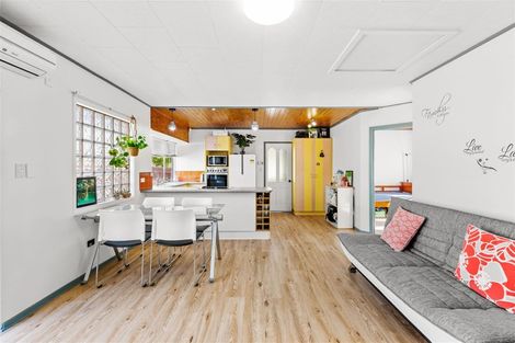 Photo of property in 347a Triangle Road, Massey, Auckland, 0614