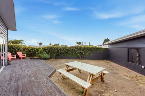 Photo of property in 82 Wairau Road, Oakura, 4314