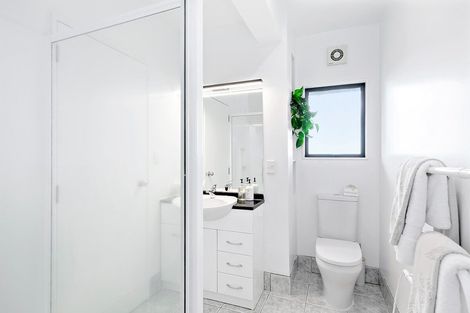 Photo of property in 2/38a Seaview Avenue, Northcote, Auckland, 0627