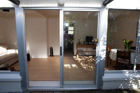 Photo of property in 9/18 Parr Terrace, Castor Bay, Auckland, 0620