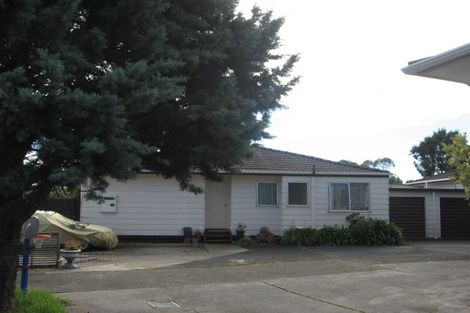 Photo of property in 2/44 Aviemore Drive, Highland Park, Auckland, 2010