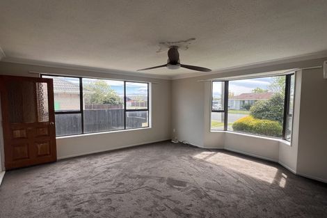 Photo of property in 1/135 Sawyers Arms Road, Northcote, Christchurch, 8052