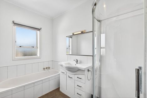 Photo of property in 16 Brookvale Road, Havelock North, 4130