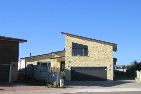 Photo of property in 11 Te Ropata Place, Waikanae Beach, Waikanae, 5036