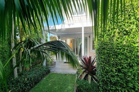 Photo of property in 2/17 Bevyn Street, Castor Bay, Auckland, 0620