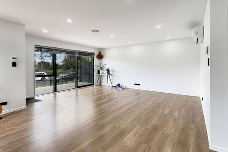Photo of property in 2 Peterhouse Place, West Harbour, Auckland, 0618