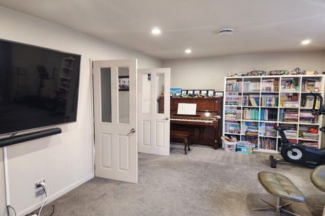 Photo of property in 135 Memorial Avenue, Burnside, Christchurch, 8053