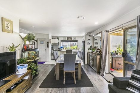 Photo of property in 17 Kora Avenue, Ranui, Auckland, 0612