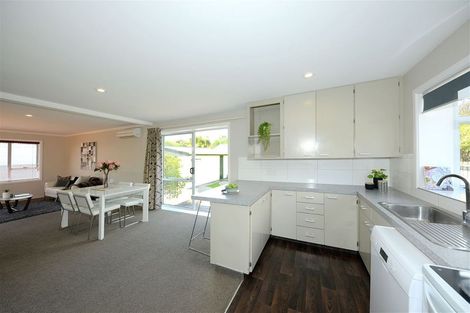 Photo of property in 21 Landsdowne Terrace, Cashmere, Christchurch, 8022