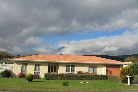 Photo of property in 5 Heihei Place, Paraparaumu, 5032