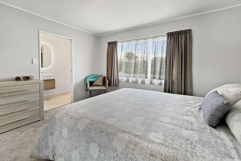 Photo of property in 15 Hocken Place, Mangere Bridge, Auckland, 2022