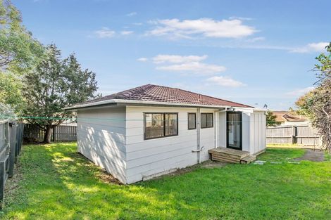 Photo of property in 2/35 Secretariat Place, Randwick Park, Auckland, 2105