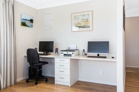 Photo of property in 3 Grace Cove, Aotea, Porirua, 5024