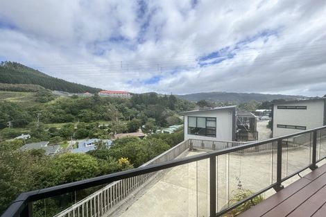 Photo of property in 5 Ara Patukawenga, Tawa, Wellington, 5028