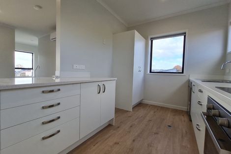Photo of property in 8/5 Peachgrove Road, Te Atatu Peninsula, Auckland, 0610