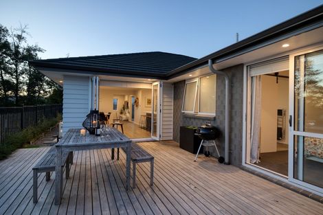 Photo of property in 10 Grenache Way, Kumeu, 0810