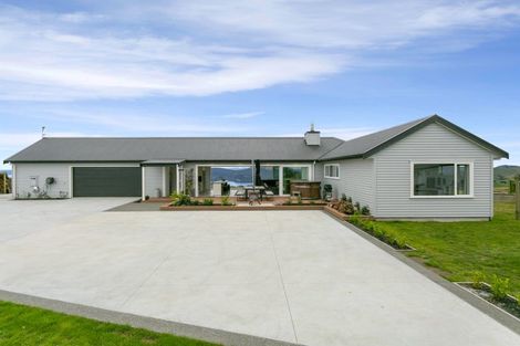 Photo of property in 48 Edge Hill, Acacia Bay, Taupo, 3385