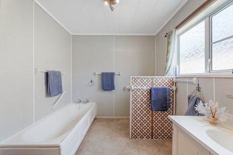 Photo of property in 75 Karewa Parade, Papamoa Beach, Papamoa, 3118