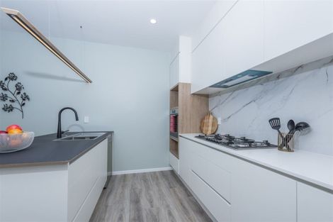 Photo of property in 12 Vinistra Road, Kumeu, 0810