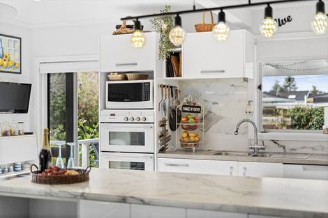 Photo of property in 25a Riverside Road, Orewa, 0931