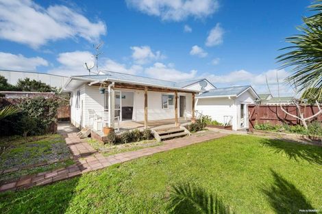 Photo of property in 1/18 Eulogy Place, Randwick Park, Auckland, 2105