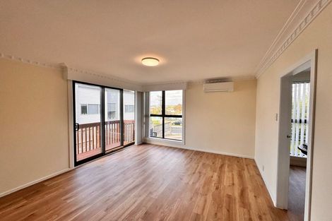 Photo of property in 18 Kelwyn Road, Kelston, Auckland, 0602