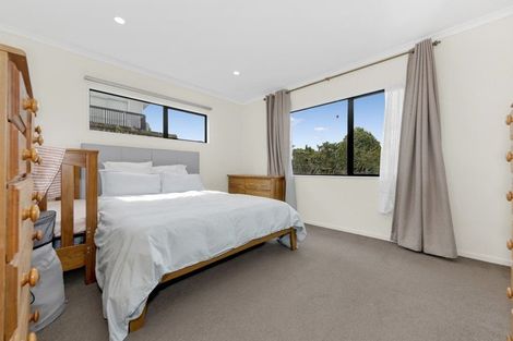 Photo of property in 2/312 Wairau Road, Glenfield, Auckland, 0629