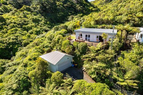 Photo of property in 40 Akatea Road, Korokoro, Lower Hutt, 5012