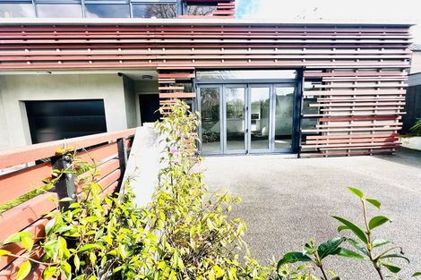 Photo of property in 323 Cambridge Terrace, Christchurch Central, Christchurch, 8013