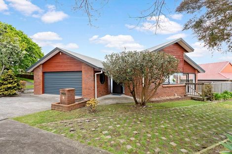 Photo of property in 11 Lochend Place, Highland Park, Auckland, 2010