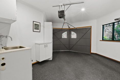 Photo of property in 8 Spencer Place, Merrilands, New Plymouth, 4312