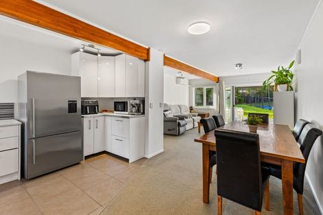 Photo of property in 15a Whangaparaoa Road, Red Beach, 0932