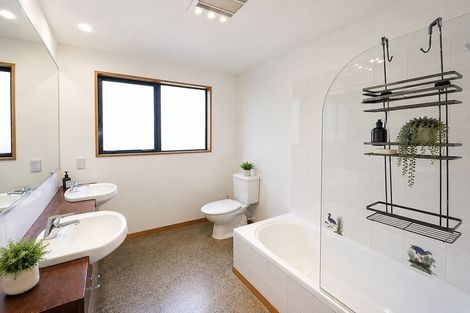 Photo of property in 4 Kiwi Avenue, Waikuku Beach, 7473