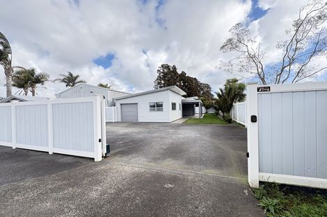 Photo of property in 154 Boord Crescent, Kumeu, 0891