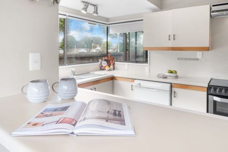 Photo of property in 2/9 Ludecke Place, Sockburn, Christchurch, 8042