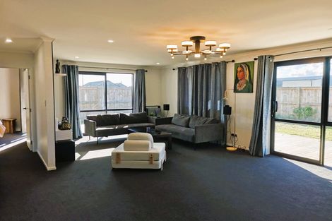 Photo of property in 12 Te Taniwha Road, One Tree Point, 0118