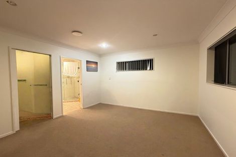 Photo of property in 33 Midhurst Avenue, Henderson, Auckland, 0612