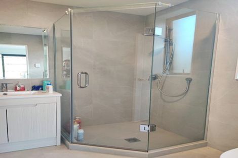 Photo of property in 4d Deep Creek Road, Torbay, Auckland, 0630