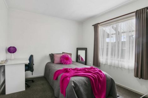 Photo of property in 40 Challen Close, Conifer Grove, Takanini, 2112