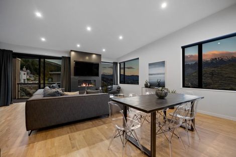 Photo of property in 5 Lancewood Lane, Queenstown, 9300