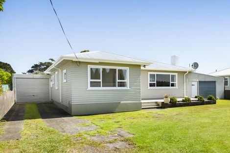 Photo of property in 382 South Road, Omata, New Plymouth, 4374