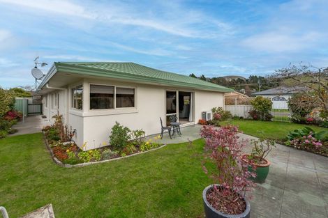 Photo of property in 2 Lowndes Place, Taradale, Napier, 4112