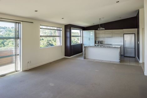 Photo of property in 51 Tiketike Way, Brooklyn, Wellington, 6021