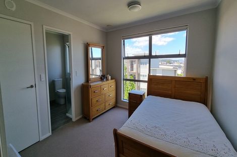 Photo of property in 17 Barbados Drive, Unsworth Heights, Auckland, 0632