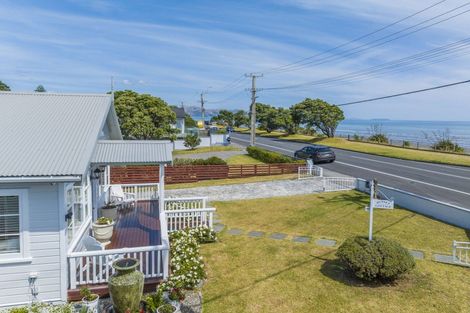 Photo of property in 96 Marine Parade, Paraparaumu Beach, Paraparaumu, 5032