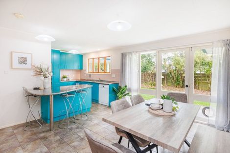 Photo of property in 17 Chilton Grove, Hokowhitu, Palmerston North, 4410