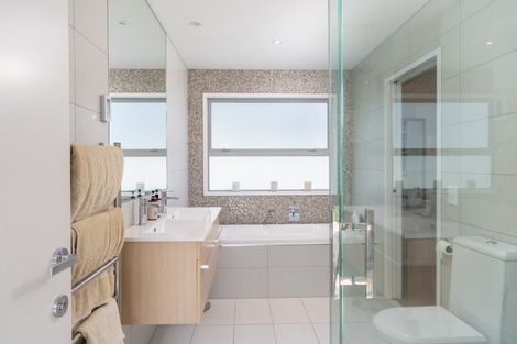 Photo of property in 24 Pukenamu Road, Rainbow Point, Taupo, 3330